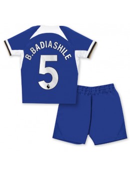 Billige Chelsea Benoit Badiashile #5 Hjemmedraktsett Barn 2023-24 Kortermet (+ Korte bukser)